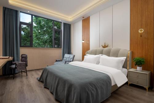 Lansheng Lucky Light Luxury Smart B&B