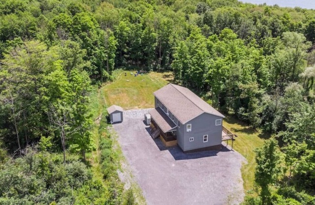 Lansing upstairs 3bedroom 3.5 bath · Win · Wine Country Getaway! Fire Pit!