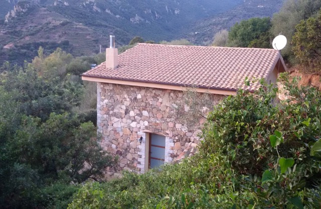 Lanusei Domus Nunziata, Grundstück mit Veranda, Terrassen, Garten. WiFi.