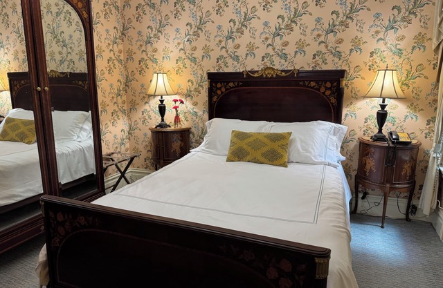Large 1 Bedroom 1 Bath located in a boutique hotel