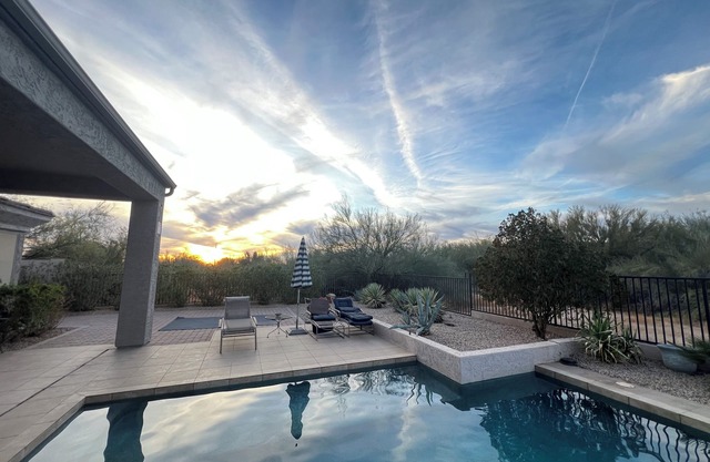 Large 1-bedroom apartment with Flex Room - Cave Creek with Yard