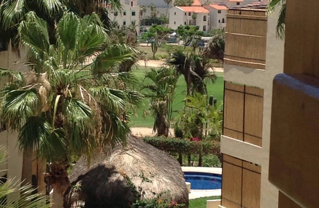 2 / Bett 2 / Bad mit Blick auf Golfplatz und Pool