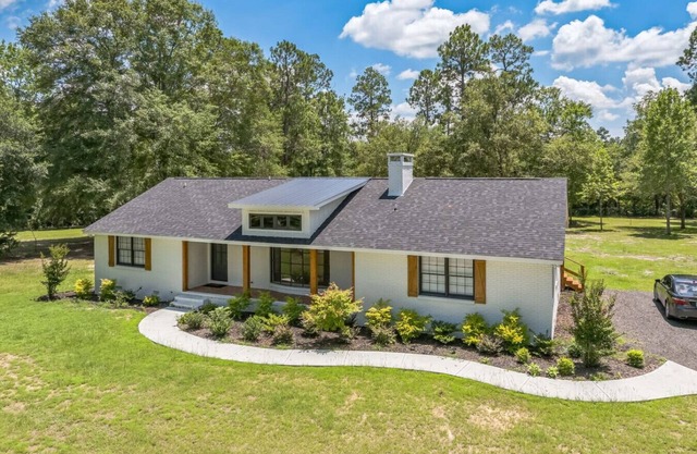 Large 2 bedroom on 4 Acres!