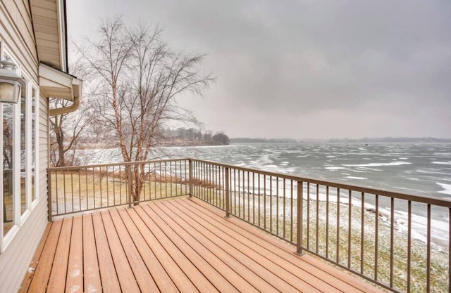 519B) Large 2 bedroom on the water!
