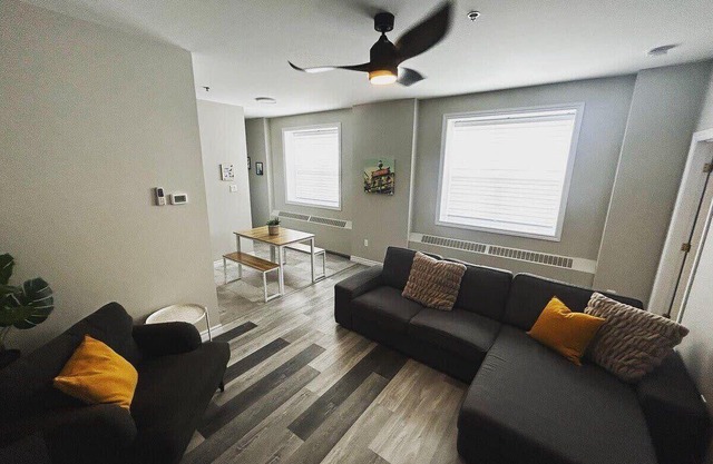 Large 2BR Condo in the Heart of Uptown Coffee, Wifi