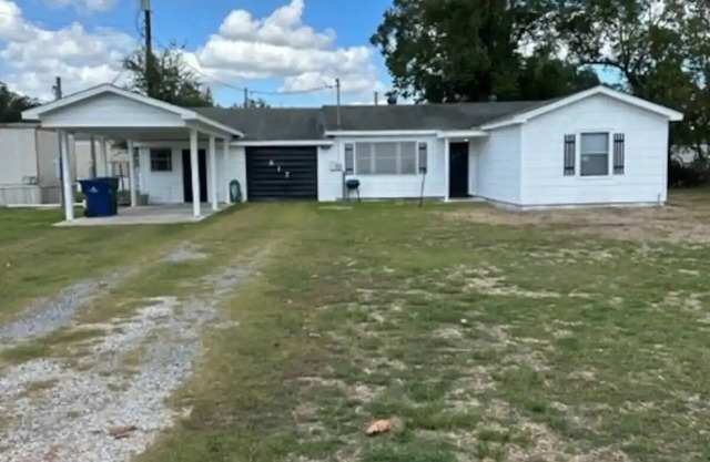 LARGE 3/1 home close to refinery/casino/food