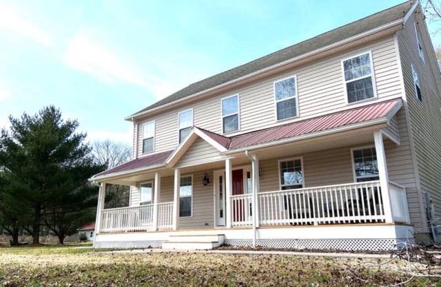 Large 3 Bedroom Colonial 15 miles from Rehoboth Beach