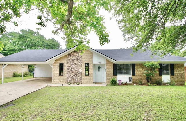 Large 3-bedroom house in the heart of West Monroe