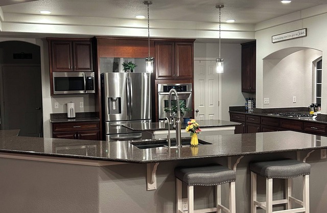 Large 3 bedroom house in delightful Falcon-WiFi, AC, fitness room, Mountain View