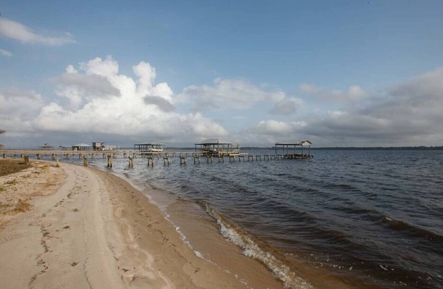 Large 3 bedroom on Perdido Bay and pet friendly