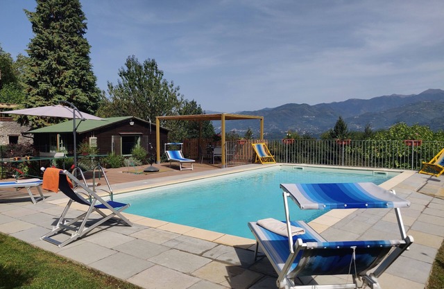 Large 3 bedroom villa, private pool, gym, WiFi, nice garden, walk to restaurant