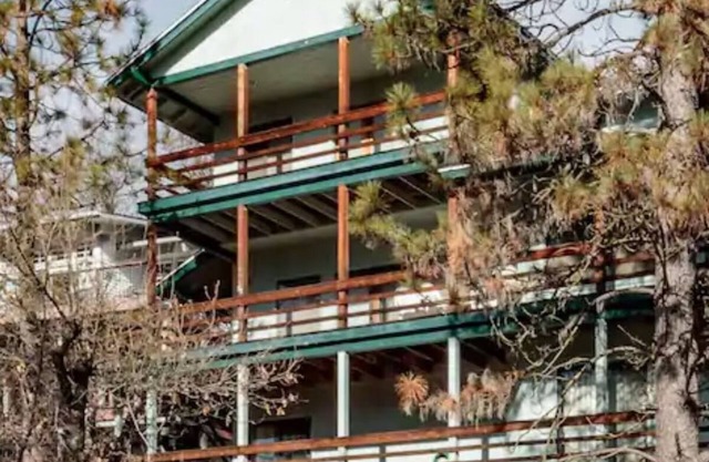Large 3-story LAKE VIEW 4 bedrooms (all masters) & 5 bath Boat Slip & Marina