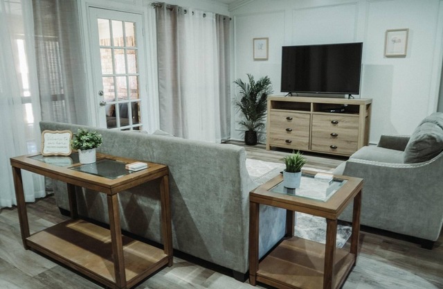 Large 4-bd 3 bath home + bonus room. Dogs are welcome w/fee. Sleeps 16+