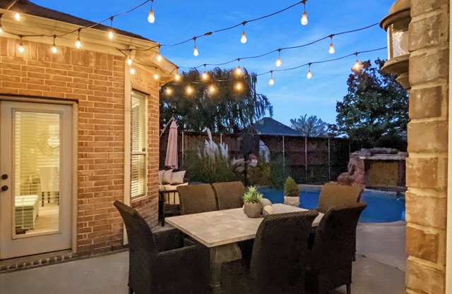 Large 4 Bed/3 Bath House Near All, The Colony - Frisco, Pool, Hot Tub Sleep 1-12