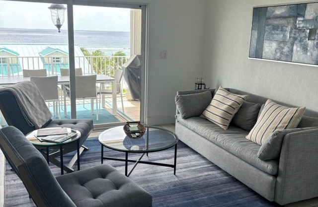 Large 4 Bedroom Beach Front Condo