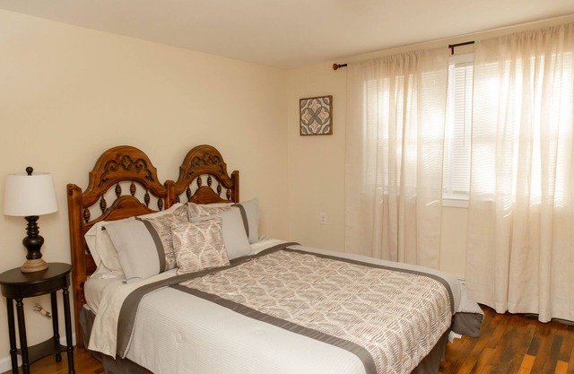 Large 4 Bedroom CT Home Comfy for Longer Stay