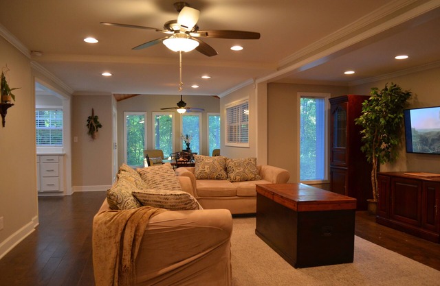 Large House on the Lake (4BR)