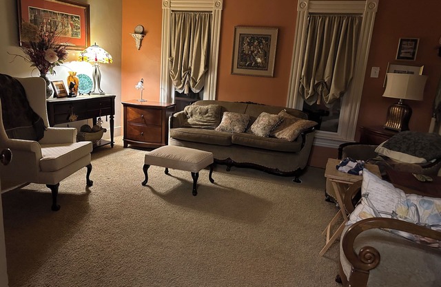 Large 4-bedroom house with AC and WiFi in peaceful Hilton