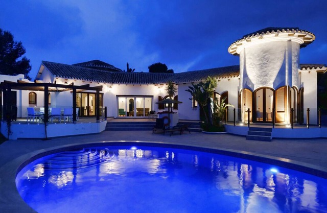 Große Privat 4 Schlafzimmer End- Of- Fairway Villa mit Pool