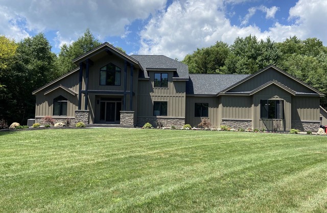 Large 4 br home w htd pool 15 mins to SPAC, Saratoga and Belmont Racing