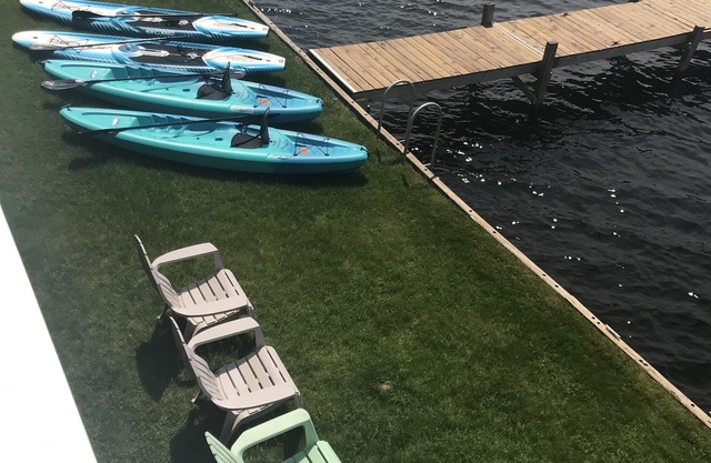 Große 4BR mit 40 'Private Dock am Pentwater Lake.