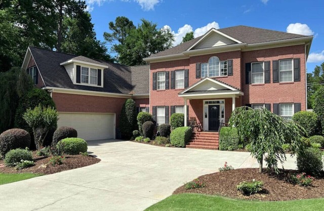 Large 5B/3.5b home with 6 gel foam beds Genetix 14