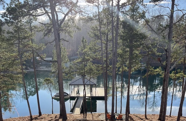 Large 5BR home on quiet cove. Pets welcome. Private dock. 3 fireplaces, firepit.