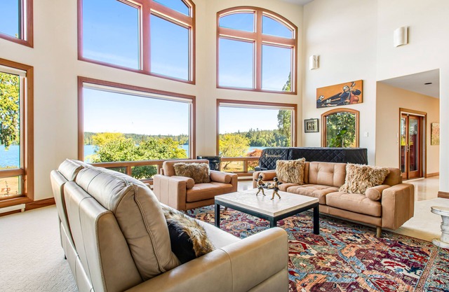 Large 6,600 sq. ft. home with swim spa, tanning bed, jacuzzi, red light & kayaks