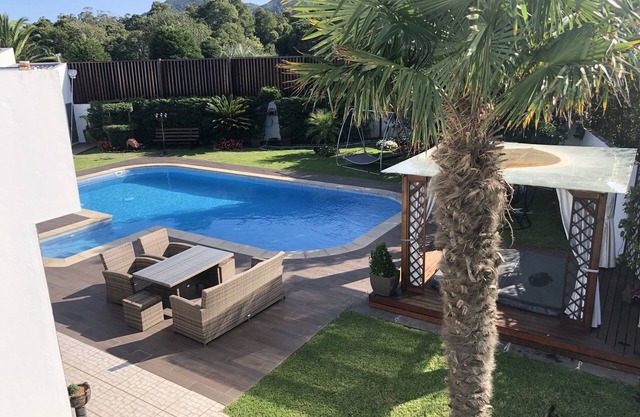 Großes Luxushaus mit 6 Zimmern, Pool und Whirlpool