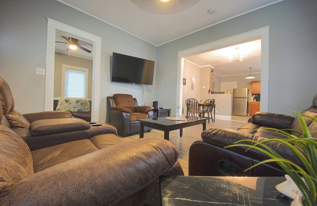 Large 6Br, 2Ba Close To Niagara Falls