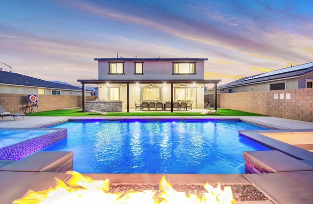 Large 7Bdrm-GameRm-Putting Green-Bocce-Pool/Spa