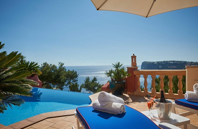 Großzügige Unterkunft auf Mallorca mit Pool und Meerblick (Villa PEKA)