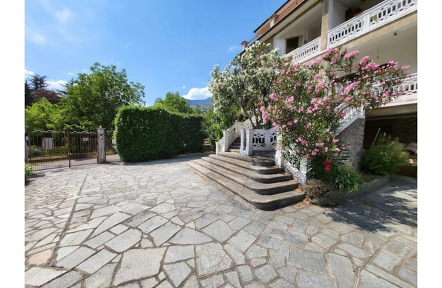 Large air-conditioned apartment with private courtyard