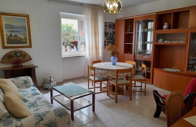 Large and bright house with all amenities and within walking distance to the sea.