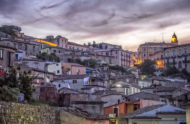 Large and Cozy 2-bedroom apartment in charming Corigliano-Rossano with WiFi, AC