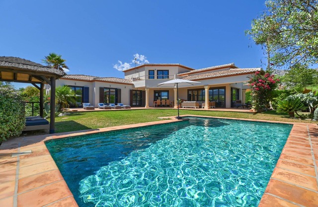 Grosse und romantische Luxus-Villa mit privatem Pool in Denia, Costa Blanca, Spanien für 8 Personen