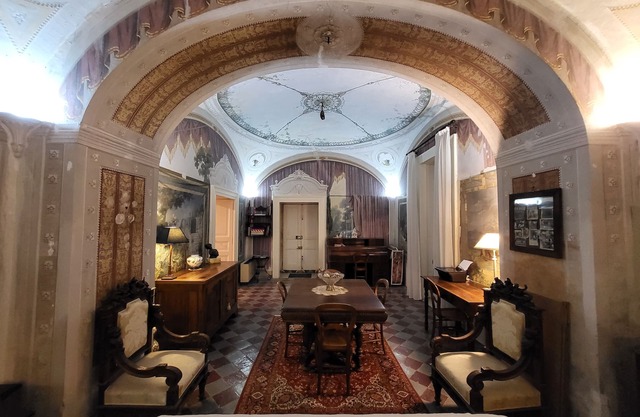 Large apartment in historic villa on Sorrento's peninsula by the Amalfi's coast