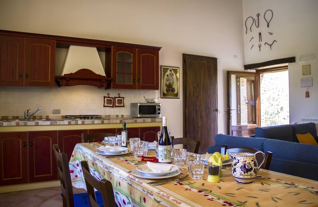 Große Wohnung in einem Ferienhaus in der grünen Landschaft von Perugia