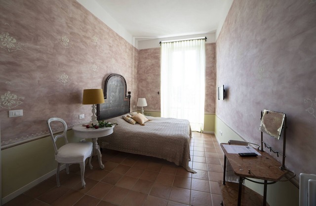 Große charmante Wohnung in einem historischen Gebäude im Zentrum von Livorno.