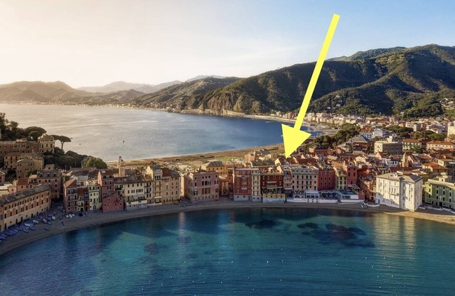 LARGE apartment 9 people, 200 meter to sea