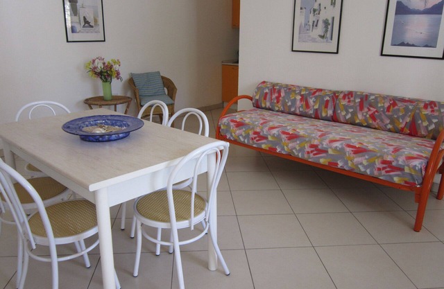 GROSSE WOHNUNG MIT KOMFORT AUF 250 Mt VOM MEER, WENIGE KM VON GALLIPOLI ENTFERNT