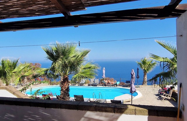 Große Wohnung mit Terrasse mit Blick auf das Meer und den Pool!