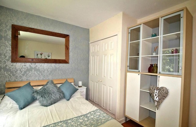 Large Balcony Apartment - Town & Races -2 Dbl Beds