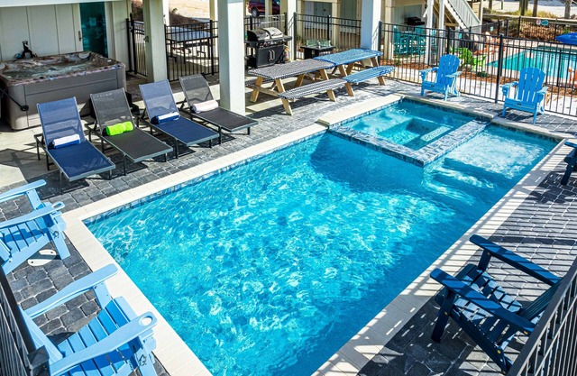 Large Beachfront, Heated POOL & HOT TUB, Elevator