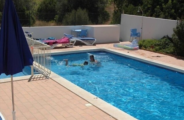 Große schöne 3 Schlafzimmer Wohnung mit Garten / Pool