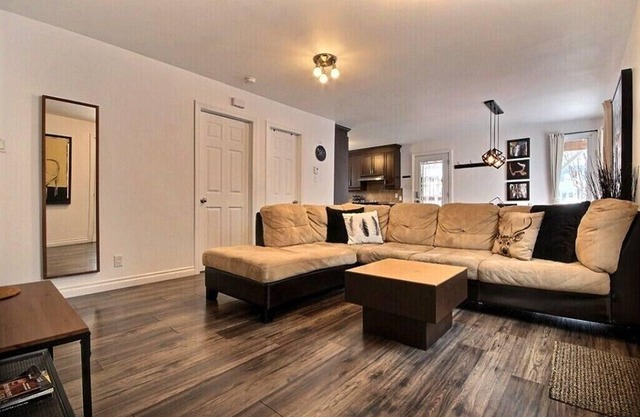Large bright accommodation close to old Quebec