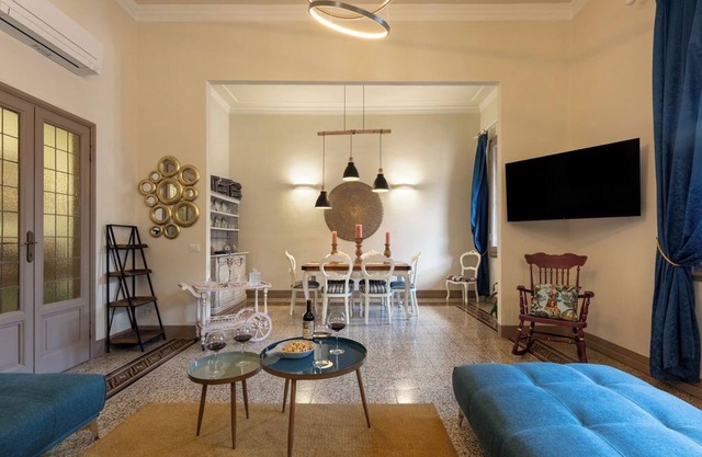 Spacious and elegant apartment with panoramic terrace, near the cathedral