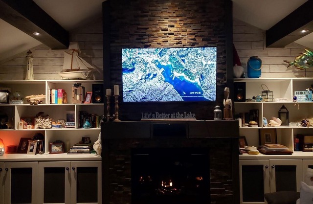 Large bungalow minutes to lake Simcoe with all the amenities you could ask for!