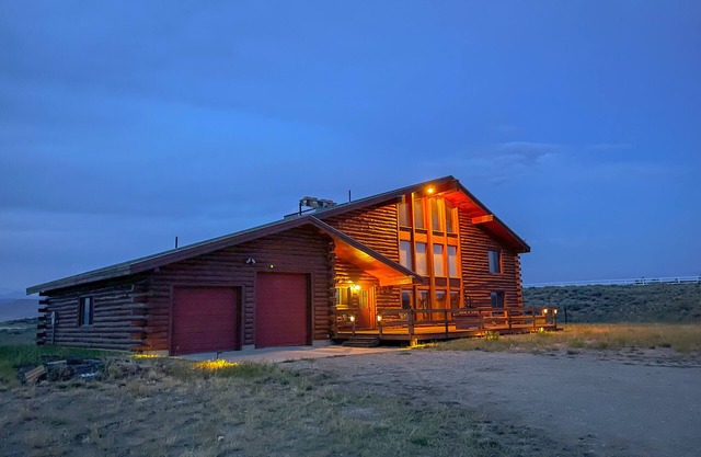 Large cabin with amazing views, mountains, sunsets, and wildlife.