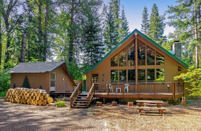 NEUE AUFLISTUNG! Große Hütte mit Billardtisch und Essbereich im Freien - in der Nähe des Yakima River!